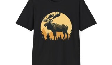 Moose Flat Style T-Shirt - Trendy, Minimalist Moose Design | Unisex Softstyle T-Shirt
